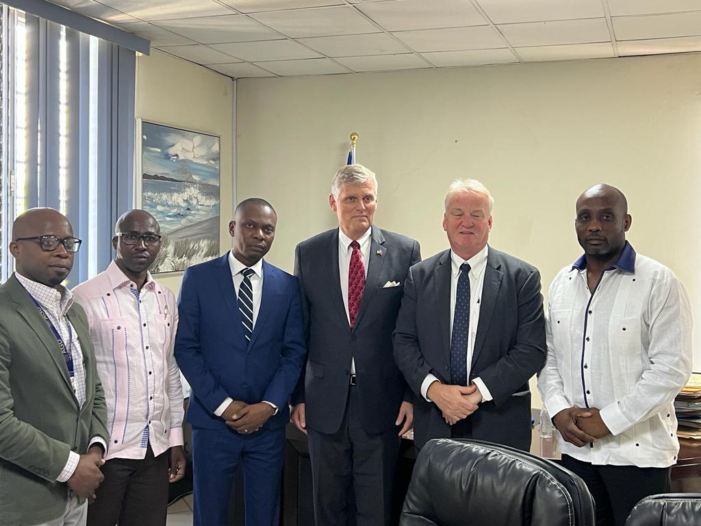 Haïti Le Chargé Daffaires Américain Eric W Stromayer Rencontre Le Directeur Général Des Douanes 